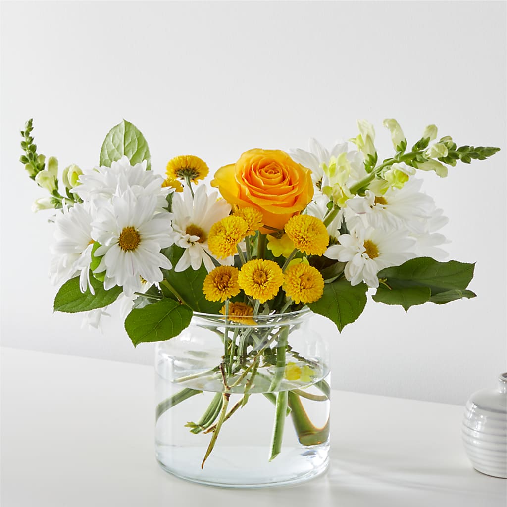 Sun Salutation Bouquet – The Flower Garden, Nettleton MS