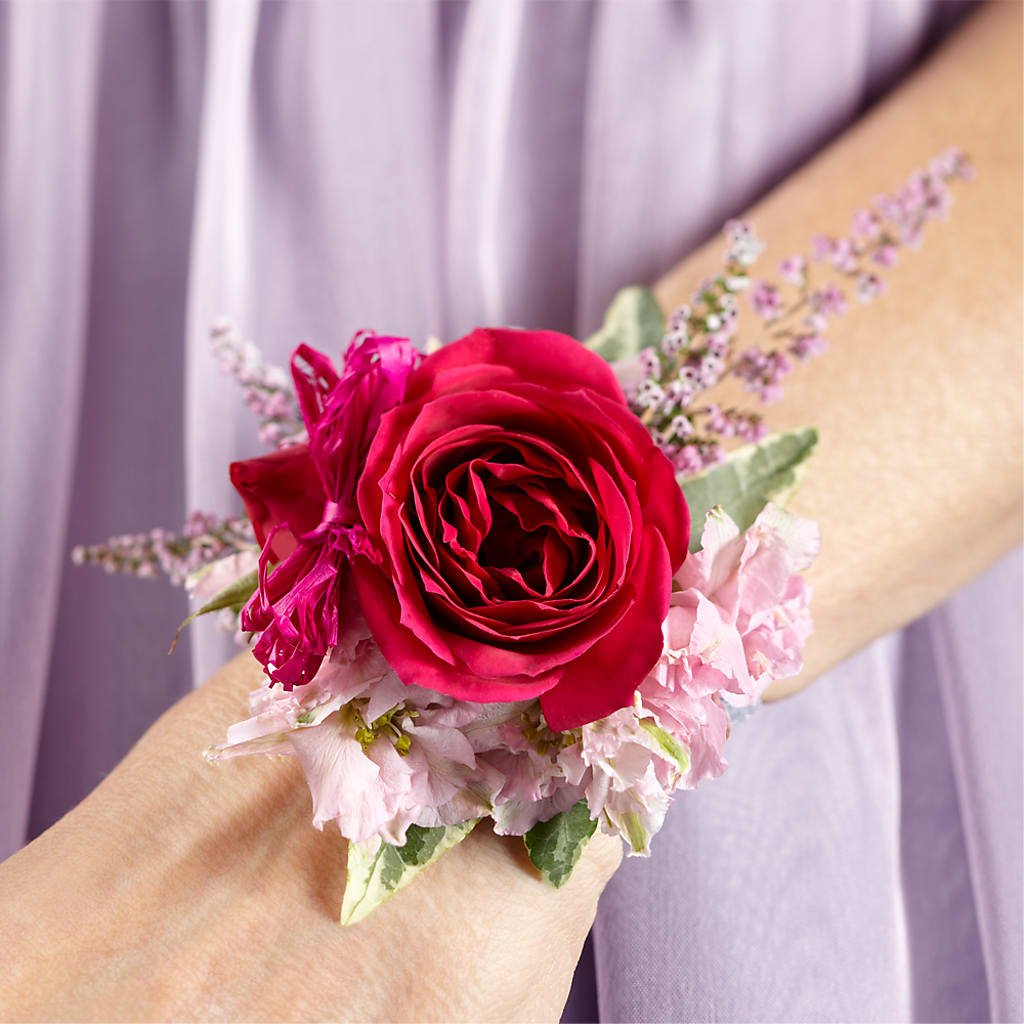 Rose Charm Corsage – The Flower Garden, Nettleton MS