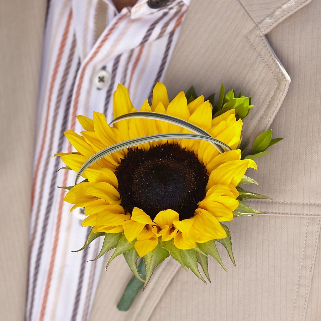 Free Spirit Boutonniere – The Flower Garden, Nettleton MS