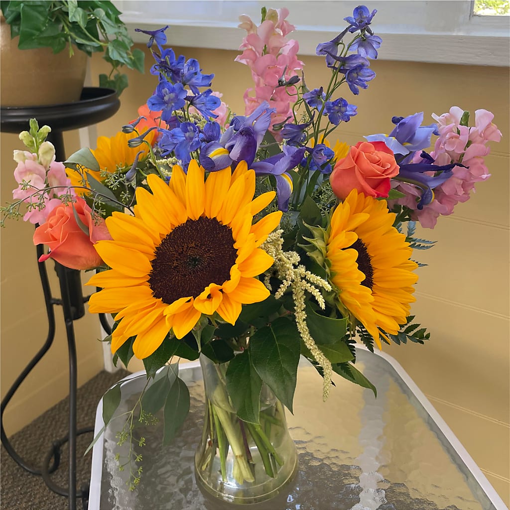 Rays of Life Bouquet –  The Flower Garden, Nettleton MS