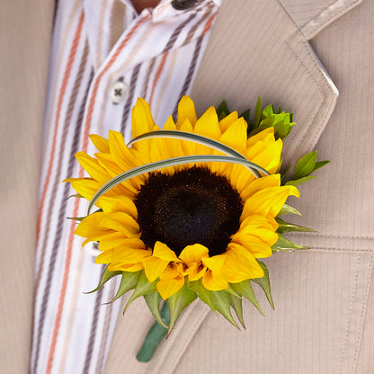 Free Spirit Boutonniere –  The Flower Garden, Nettleton MS